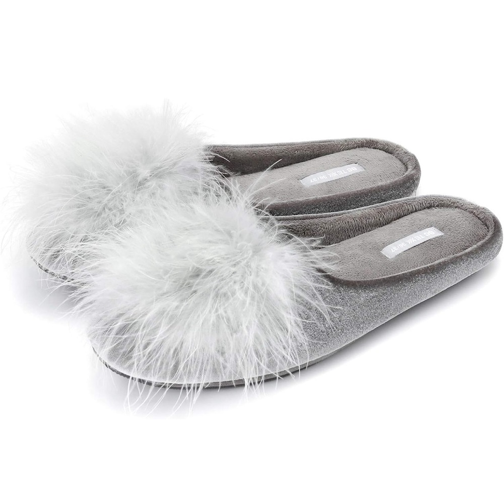 NWT Cozy Luxe Memory Foam Slippers